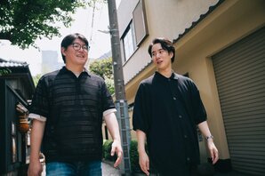 酒場に古着屋、パプアニューギニア料理店？　怪談蒐集のフィールドの違いに「怪談を引き出す技術」まで──著者・青柳碧人と怪談師・チビル松村が語る怪談取材のリアル　『踏切と少女 怪談青柳屋敷・別館』刊行記念対談（後編）:イメージ