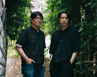 読むと自分も怪談を語りたくなってしまう不思議な怪談集とは？　著者・青柳碧人と注目の若手怪談師・チビル松村が語る「実話怪談」の魅力　『踏切と少女 怪談青柳屋敷・別館』刊行記念対談（前編）:イメージ