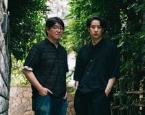 読むと自分も怪談を語りたくなってしまう不思議な怪談集とは？　著者・青柳碧人と注目の若手怪談師・チビル松村が語る「実話怪談」の魅力　『踏切と少女 怪談青柳屋敷・別館』刊行記念対談（前編）:イメージ