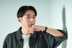 沖縄本土復帰直前に起きた100万ドル強奪事件！　琉球警察の刑事を演じた高橋一生が主人公に共感した理由とは？ ドラマ「1972 渚の螢火」主演・高橋一生インタビュー（前編）:イメージ