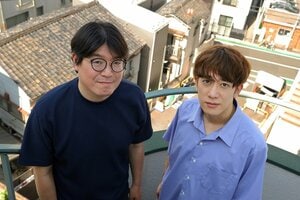 怪談取材は“二人隣り”にお宝アリ。「日本昔ばなし」のトラウマ回は怪談蒐集の原点？　『カエルみたいな女 怪談青柳屋敷・新館』刊行記念／青柳碧人・西田どらやき対談【前編】