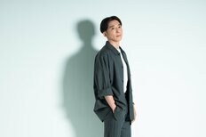 琉球警察×地元ギャング×アメリカ、本土復帰直前の沖縄で起きた100万ドル強奪事件に隠された真相を描くドラマ「1972 渚の螢火」主演・高橋一生インタビュー（後編）:イメージ