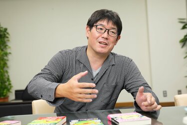 ミステリをあまり知らない読者に ミステリっておもしろい と思ってもらいたい むかしむかしあるところに やっぱり死体がありました 青柳碧人 さんインタビュー インタビュー 対談 Colorful