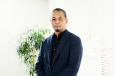 西成のおっちゃんたちと昼間からカップ酒を飲んで話していて思いついた陰謀──『スピード』『ミッション：インポッシブル』超えのアクション小説『ドリフター２　対消滅』著者・梶永正史インタビュー（前編）:イメージ
